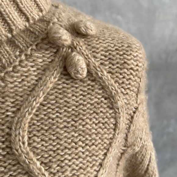 Cupcakes & Cashmere very soft turtleneck Long sleeve Sweater. Size M, NWT - Picture 3 of 8